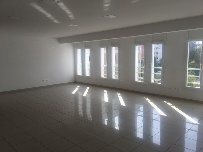Plateau de bureau 93 m² — Hermitage