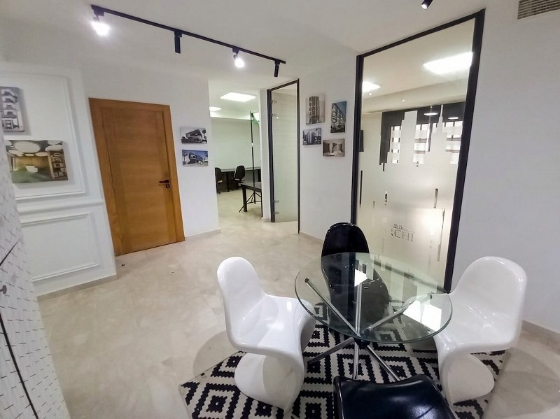 Plateau de bureau 66 m² — Al Batha Extension