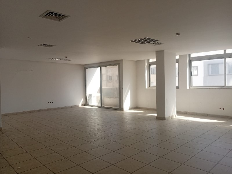 Plateau de bureau 96 m² — Bourgogne Tsf