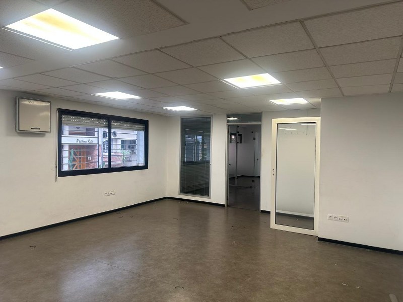 Plateau de bureau 309 m² — Racine