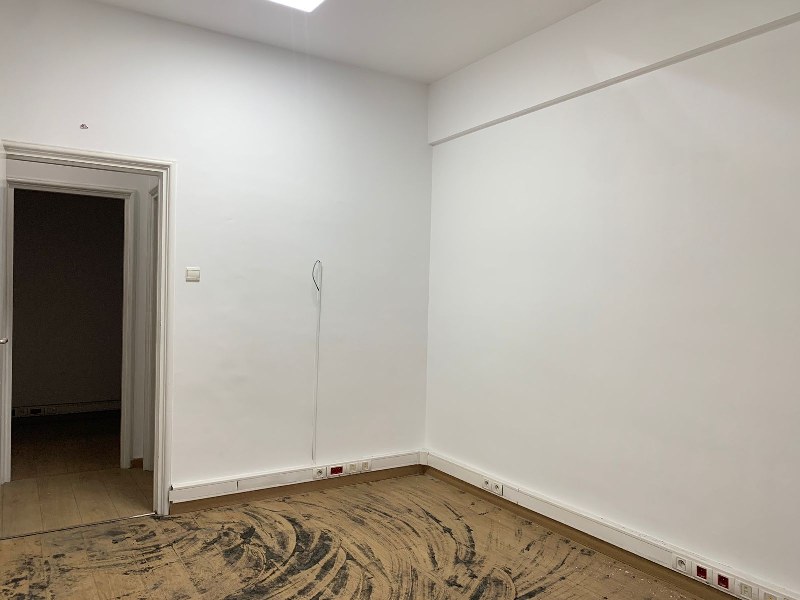 Plateau de bureau 64 m² — Horloge
