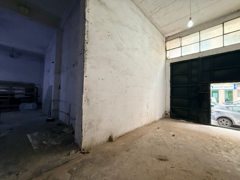 Local commercial 800 m² — Val Fleuri