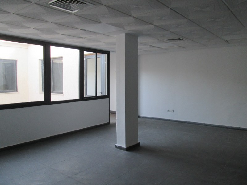 Plateau de bureau 144 m² — Boulevard Abderhman