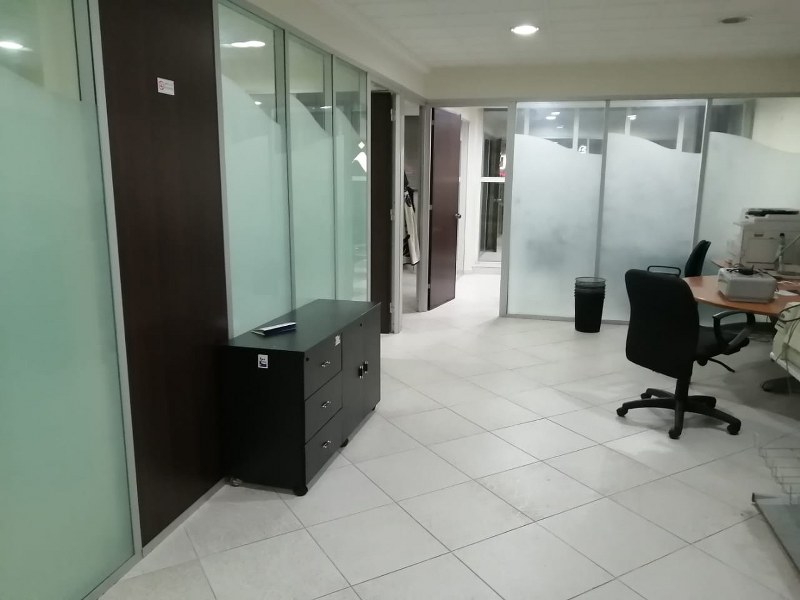 Plateau de bureau 140 m² — Racine