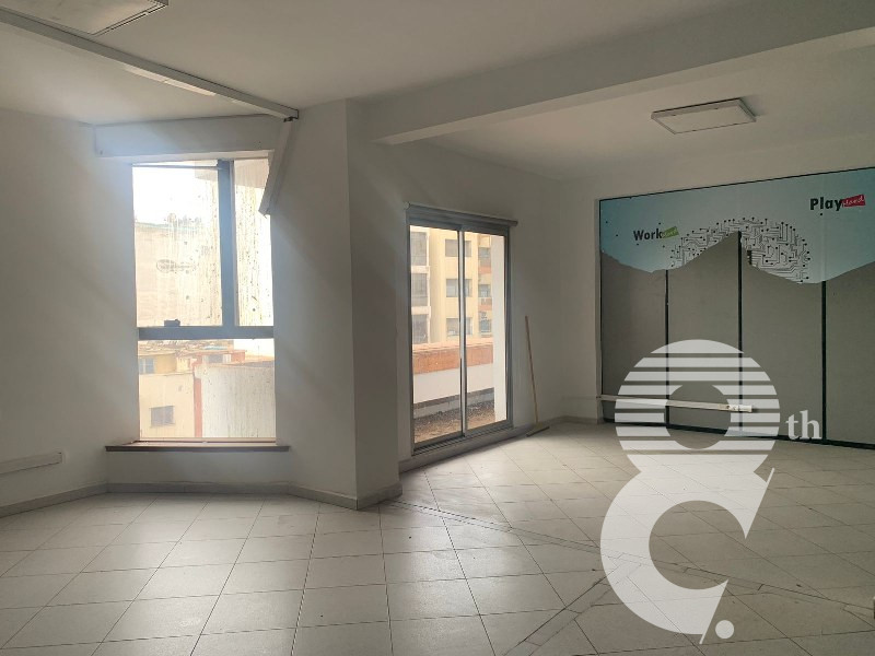 Plateau de bureau 111 m² — Bd Abdelmoumen, Palmier