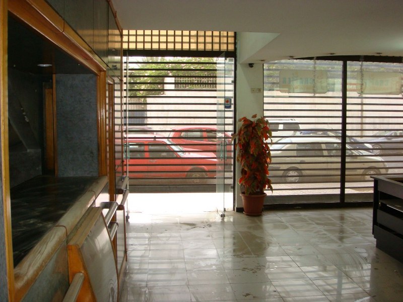 Local commercial 328 m² — Des Hopitaux
