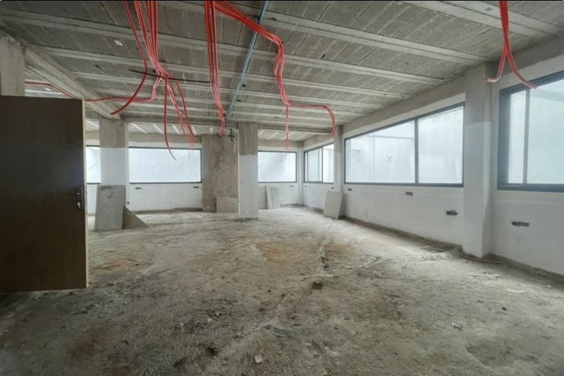 Local commercial 450 m² — Cil