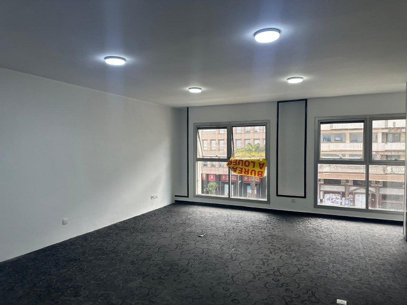 Plateau de bureau 66 m² — Racine