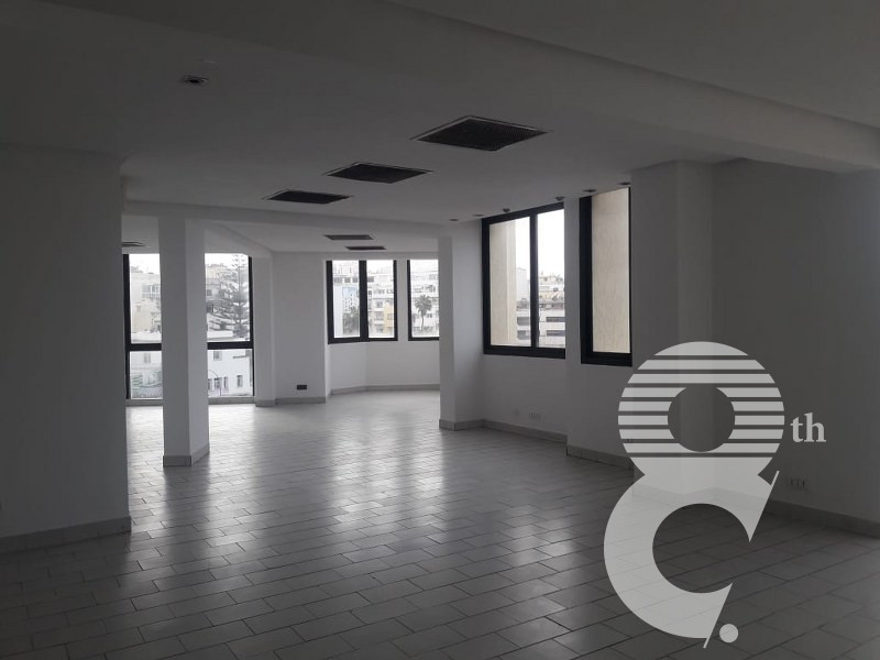 Plateau de bureau 120 m² — Mers Sultan