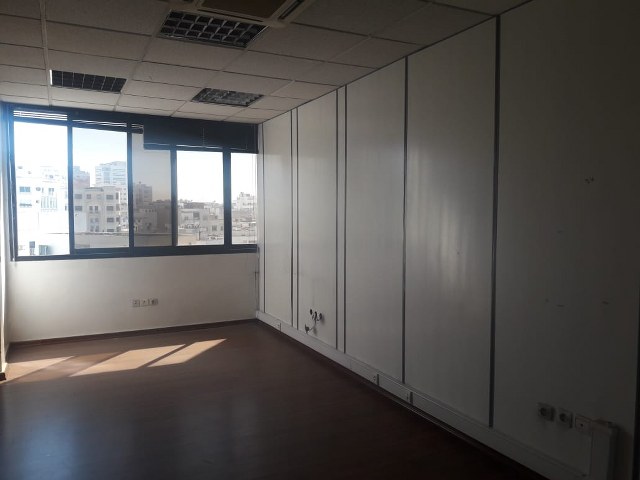 Plateau de bureau 200 m² — Bourgogne Ouest