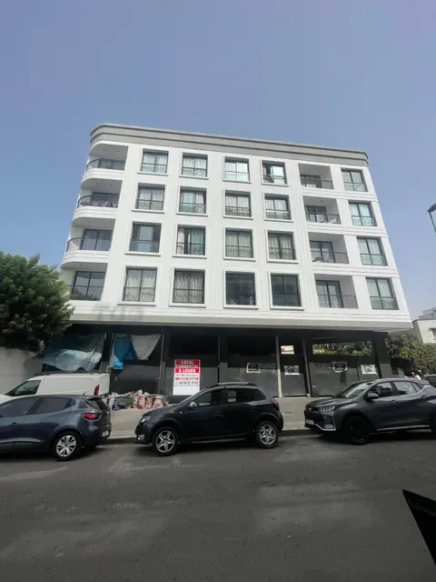 Local commercial vide 30 m² — Palmier