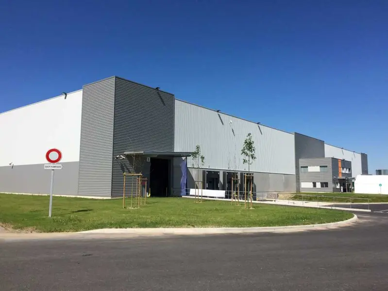 Dépôt showroom 1600 m² Dar Bouazza
