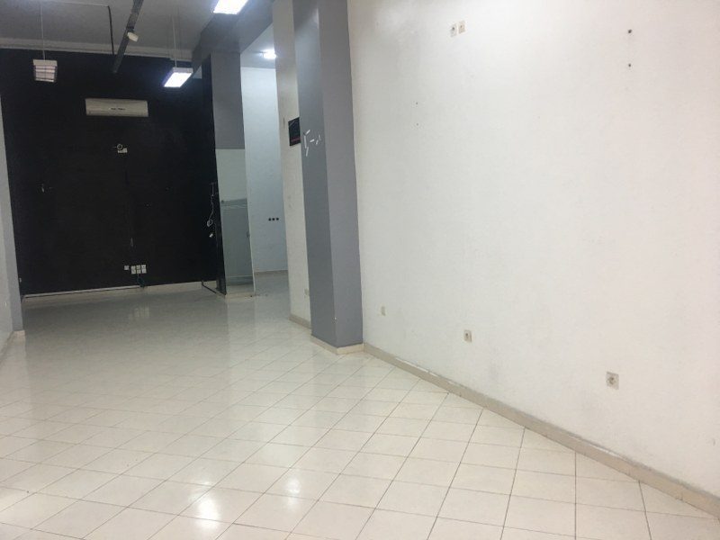 Local commercial 84 m² — Palmier