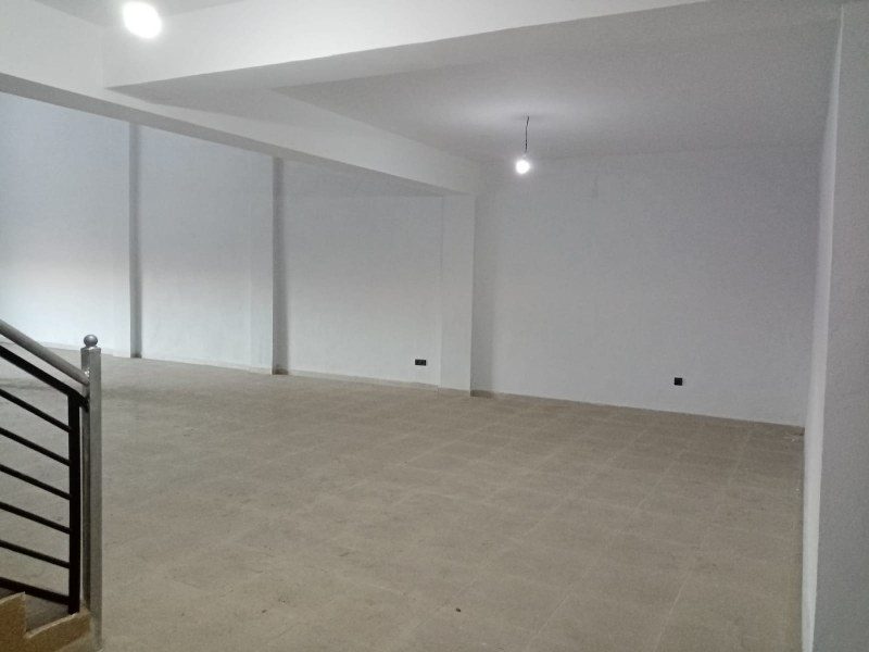 Local commercial 150 m² — Dar Bouazza