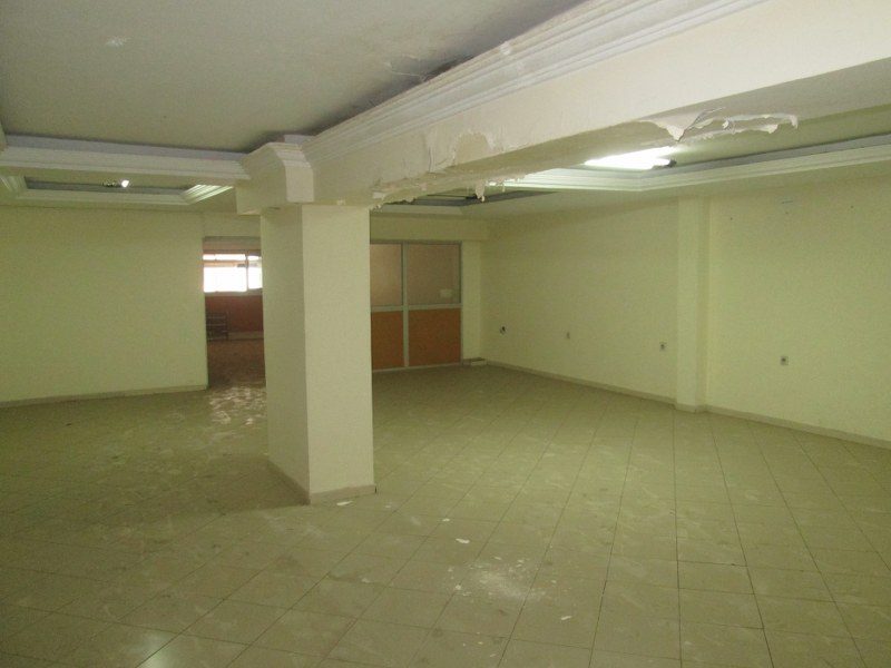 Local commercial 466 m² — Hay Raha-Beausejour