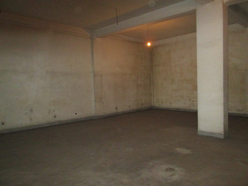 Local commercial 270 m² — Des Hopitaux