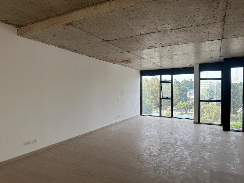 Plateau de bureau 81 m² — Bd D'Anfa, Racine