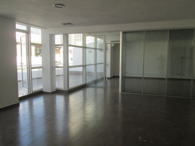 Plateau de bureau 90 m² — Racine