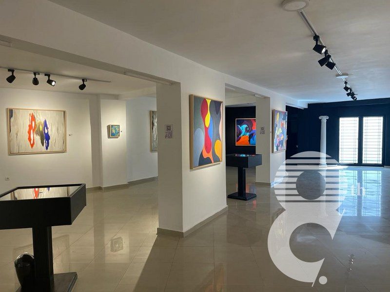 Local commercial 583 m² — Maarif