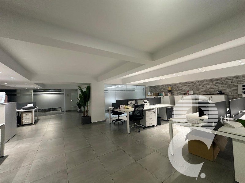 Local commercial 813 m² — Al Batha-Ex Val Fleuri, Al Batha-Val Fleuri