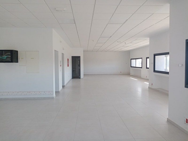 Plateau de bureau 180 m² — Lissasfa