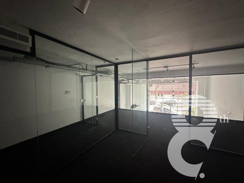 Local commercial 180 m² — Gauthier