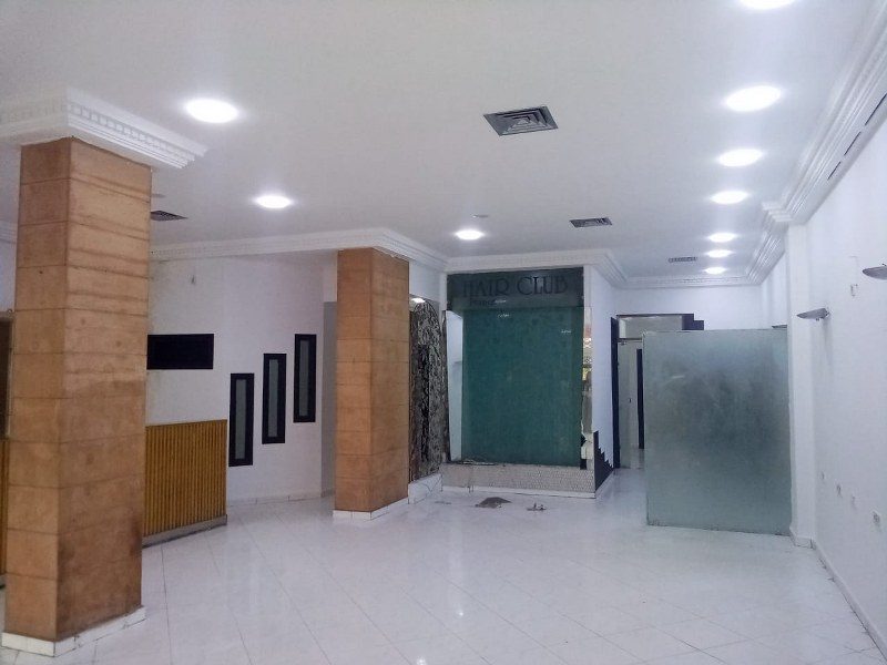Local commercial 182 m² — Racine Extension