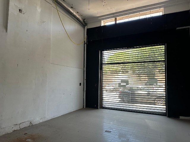 Local commercial 343 m² — Des Hopitaux