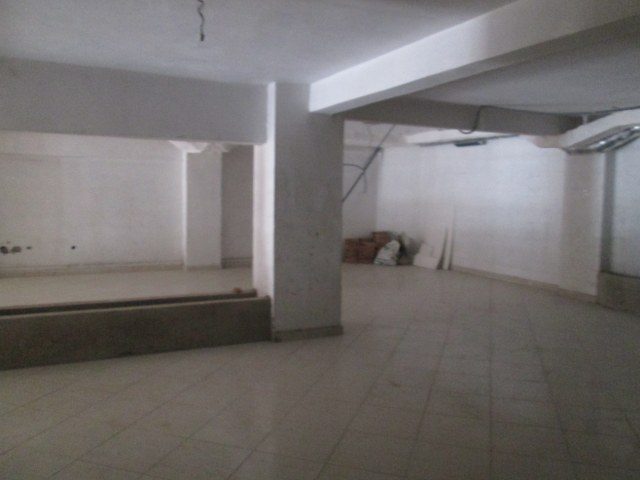 Local commercial 448 m² — Des Hopitaux
