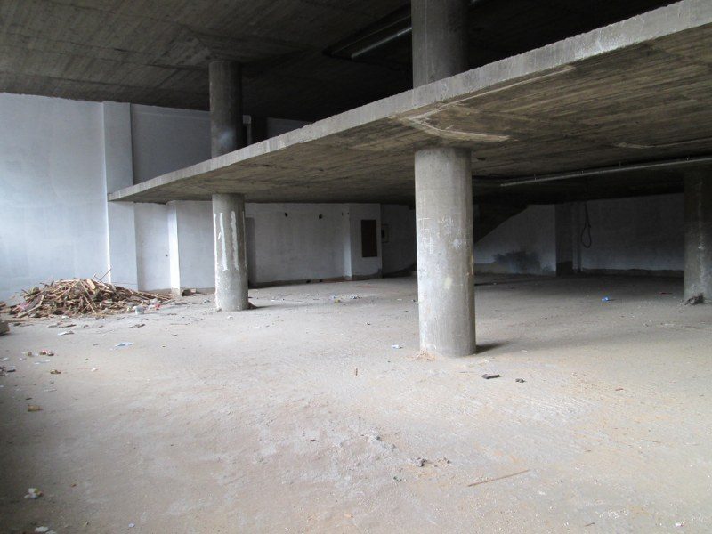 Local commercial 572 m² — Bourgogne Ouest