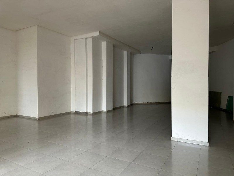 Local commercial 152 m² — Fonciere