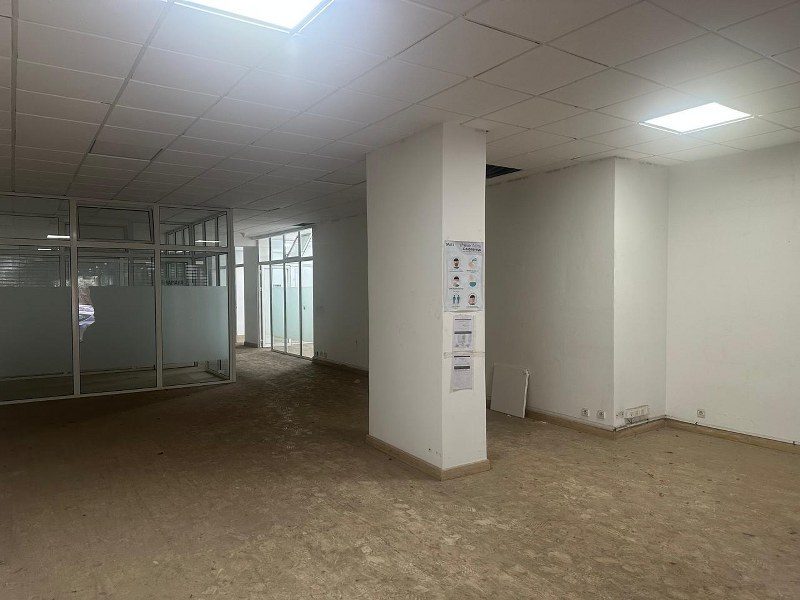 Local commercial 225 m² — Gauthier