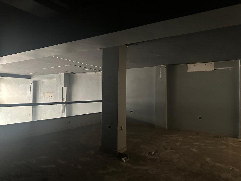 Local commercial 210 m² — Gauthier