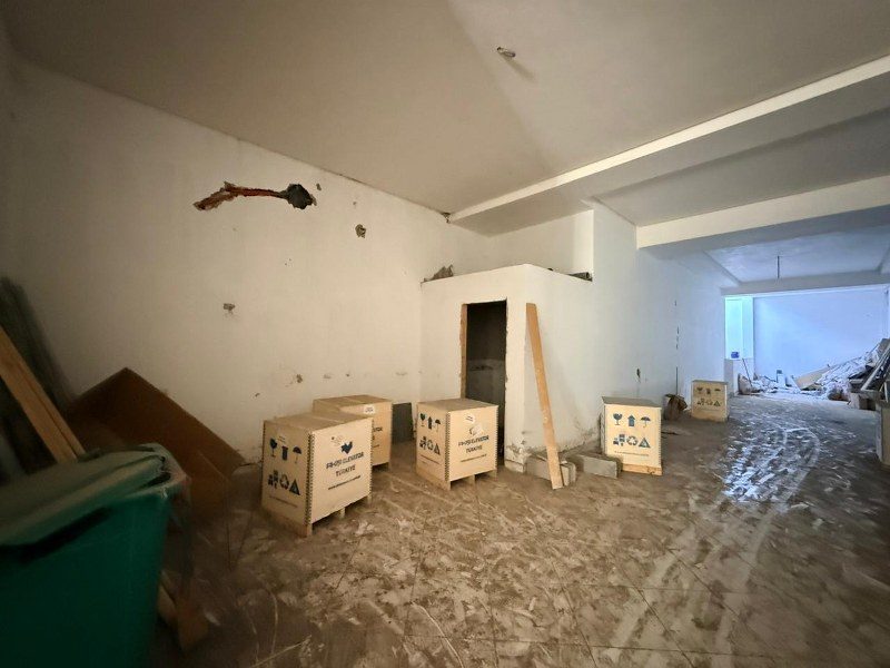 Local commercial 373 m² — Racine
