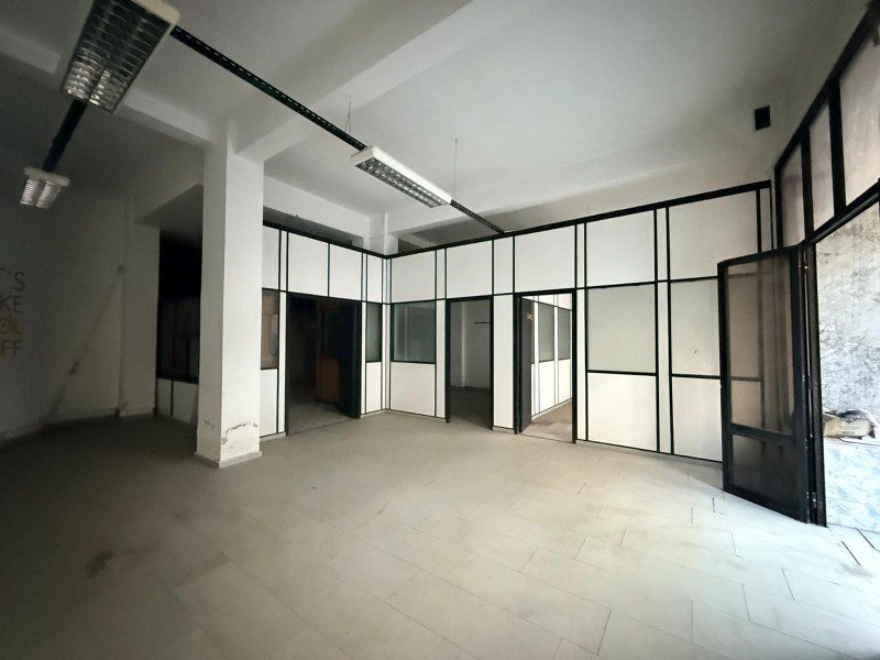 Local commercial 123 m² — Racine