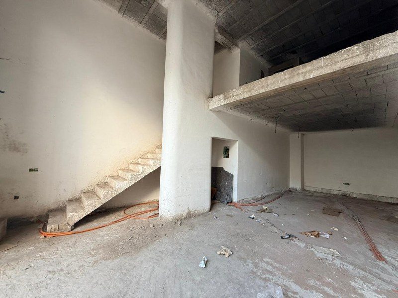Local commercial 81 m² — Boulevard Abdelmoumen, Derb Ghallef