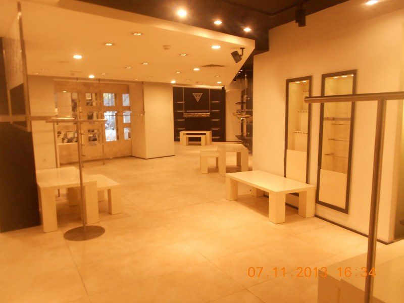 Local commercial 703 m² — Racine