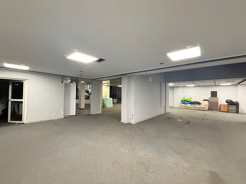Local commercial 533 m² — Liberte