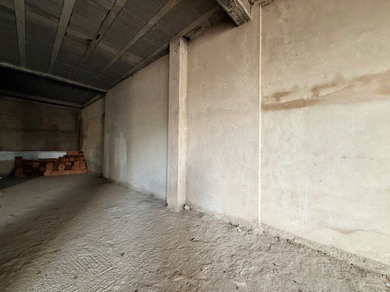 Local commercial 203 m² — De Guy Nemer