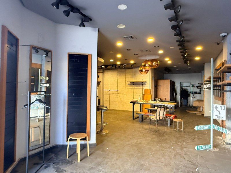 Local commercial 81 m² — Maarif