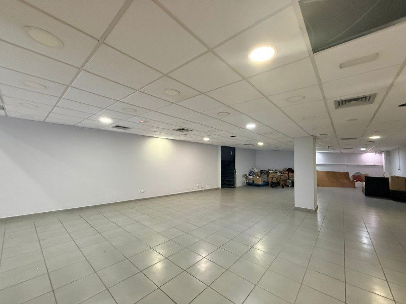 Local commercial 181 m² — Val Fleuri