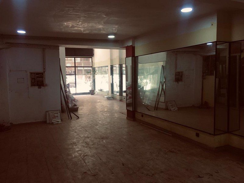 Local commercial 220 m² — Bourgogne