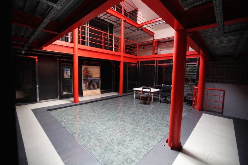 Local commercial 1 600 m² — La Gare