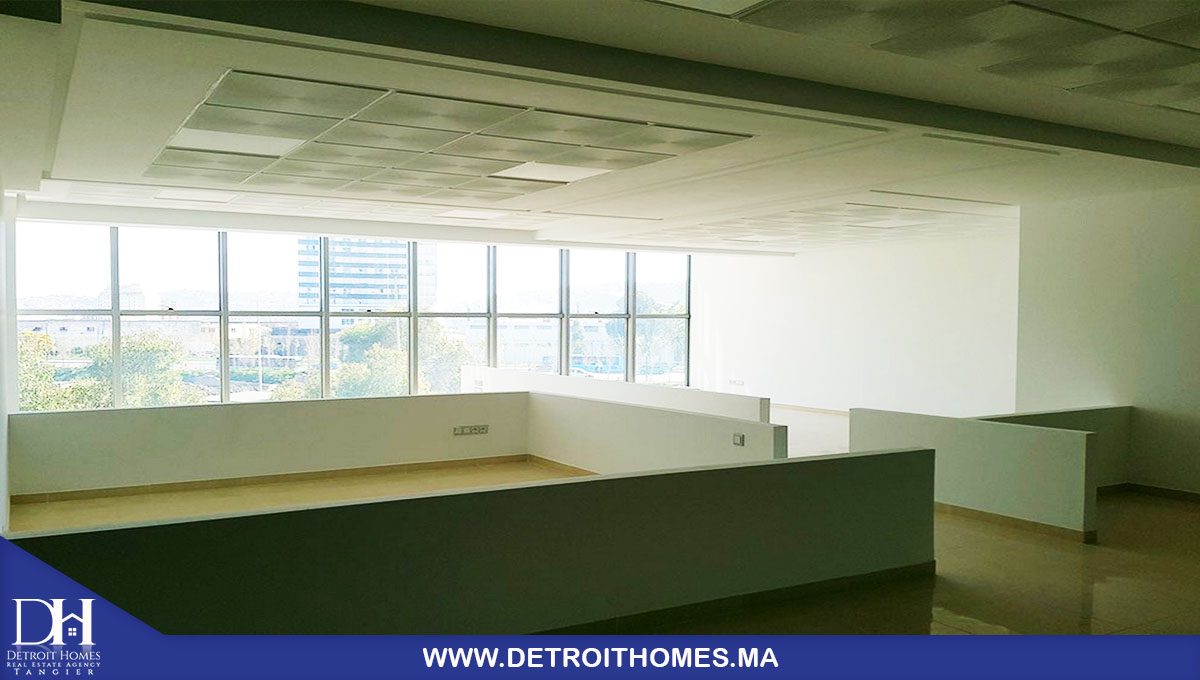 Bureau open space 104 m² — Malabata, Tanger