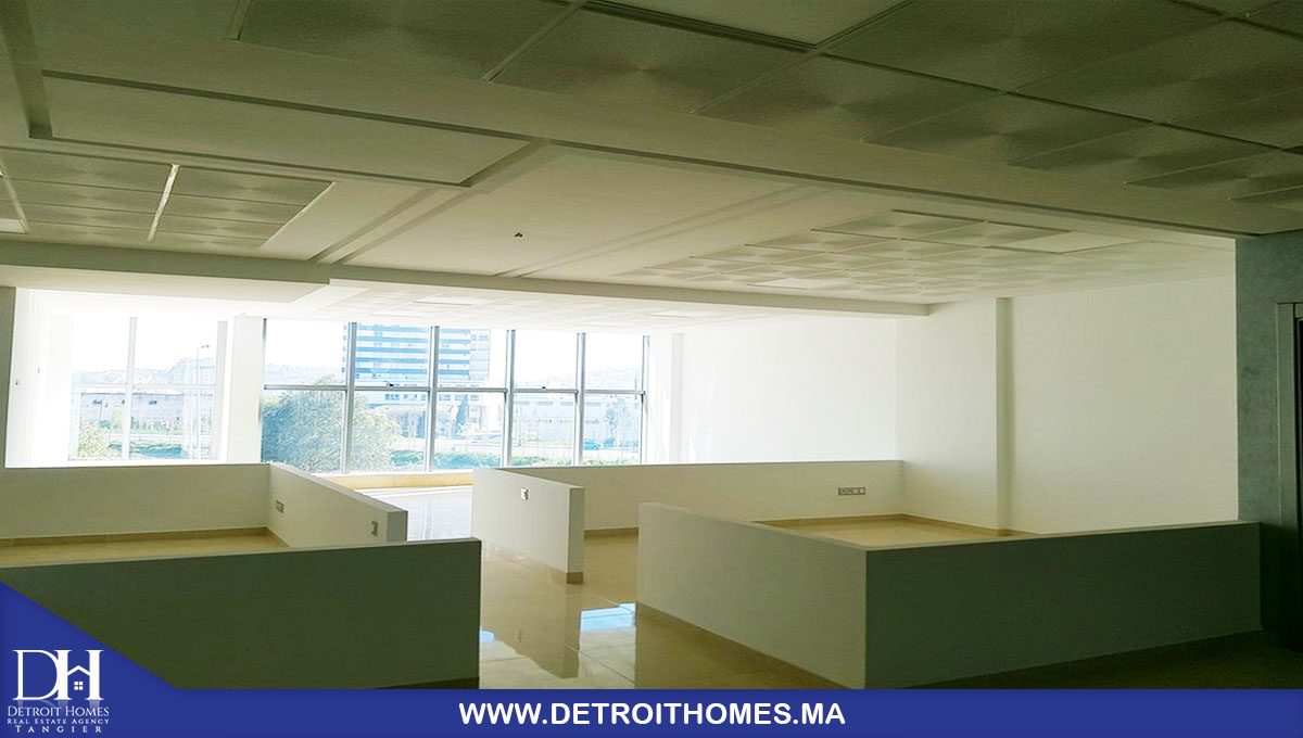 Bureau open space 109 m² — Malabata, Tanger