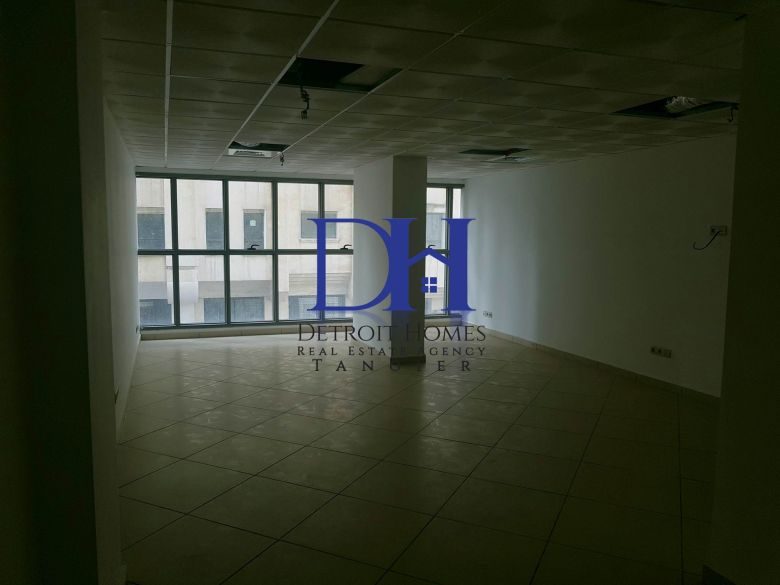 Bureau open space 48 m² — Nejma, Tanger