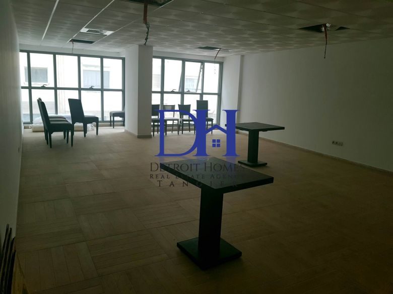 Bureau open space 69 m² — Nejma, Tanger