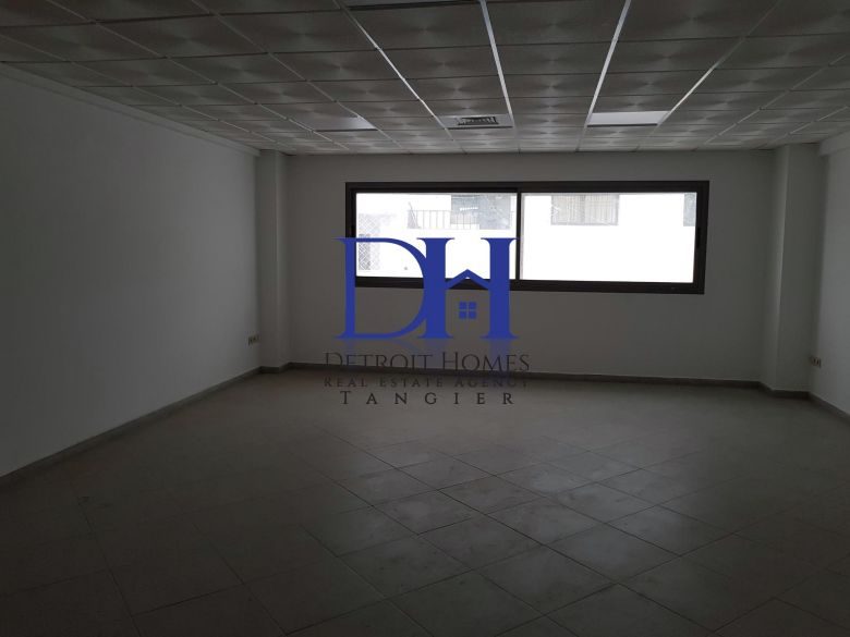 Bureau open space 54 m² — Nejma, Tanger
