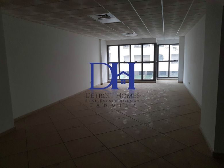 Bureau open space 63 m² — Nejma, Tanger