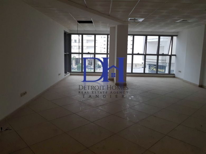 Bureau open space 58 m² — Nejma, Tanger